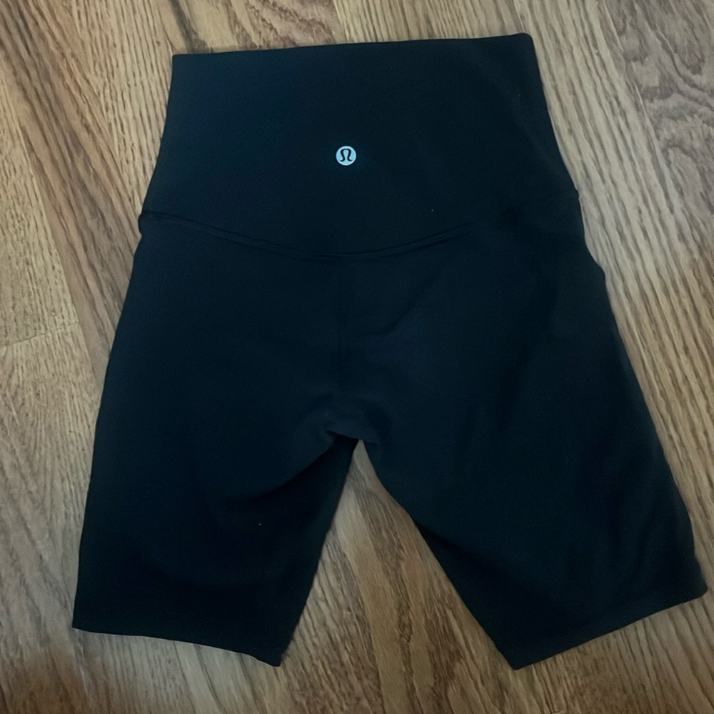 NWOT black 8” align shorts